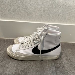 Nike Men’s Blazer Mid (10.5)